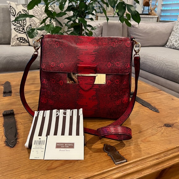 henri bendel Handbags - HENRI BENDEL NWOT $428 The Whitney Lizard  Messenger Bag w/ dust bag